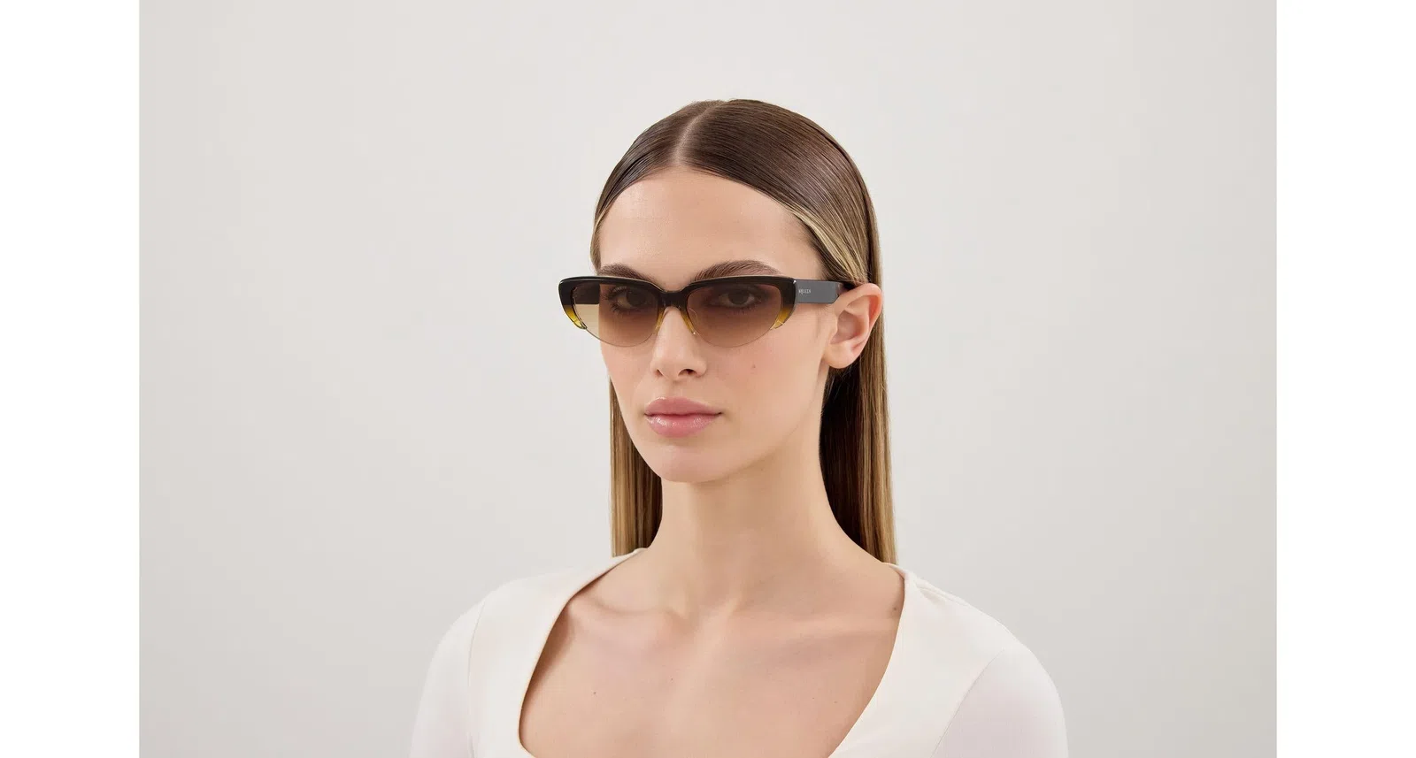 Alexander McQueen AM0533S Sunglasses - view 4